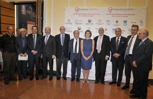 Tejerina entrega el premio La paz y el agua a un proyecto de Fundación Aquae y UNICEF en la Amazonía peruana