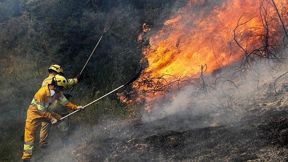 Cantabria protesta por la raquítica ayuda del Ministerio para paliar los efectos de los incendios forestales