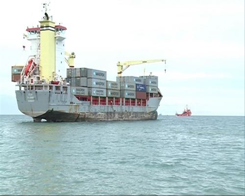 Fiscalía pide informes de daños al entorno de los barcos encallados en El Saler