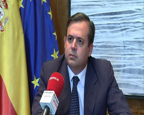 Arranca la extracción de lodos tóxicos del embalse de Flix (Tarragona)