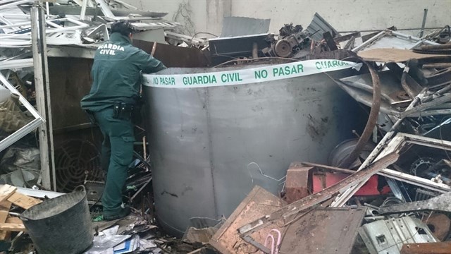 Detenidas cuatro personas por el vertido de hidrocarburos en el río Acevedo