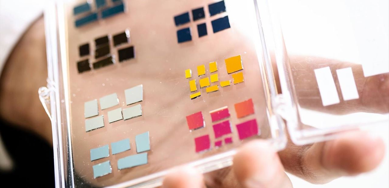 Pantallas de móvil que apenas consumen energía