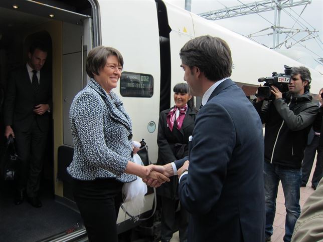 La comisaria europea de la UE pide a España el impulso del transporte de mercancías por tren por sus bajas emisiones