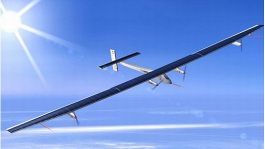 El primer avión solar debuta en vuelos internacionales