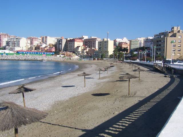 Bidones con aguas fecales en las playas de Ceuta