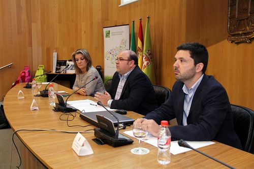 Granada. Vecinos por el clima aborda la rehabilitación energética en los edificios