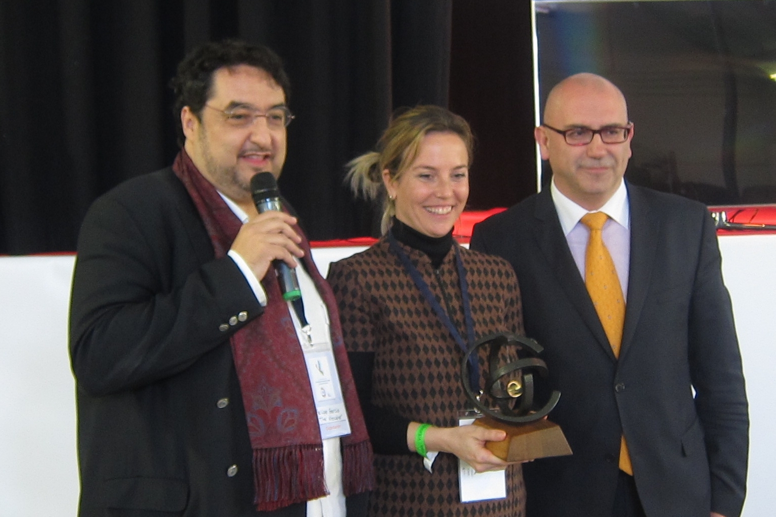 Odile Rodríguez de la Fuente recibe el premio Knowdle a la Responsabilidad Abierta