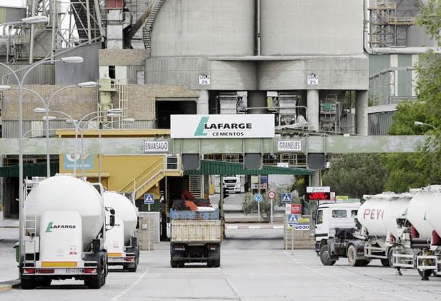 Denuncian que 50.000 toneladas de lodos de Madrid se quemen en la cementera de Villaluenga