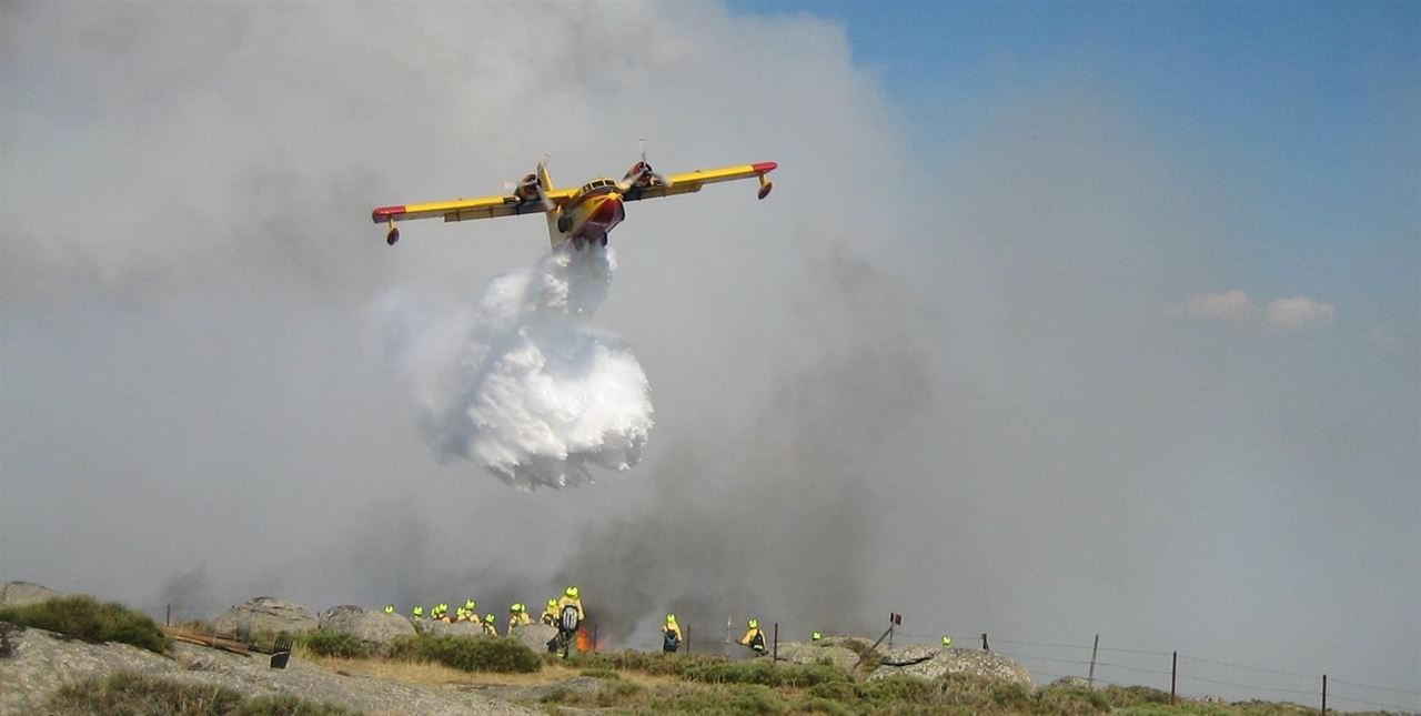 El Gobierno contratará seis aviones anfibios de extinción de incendios por 12 millones