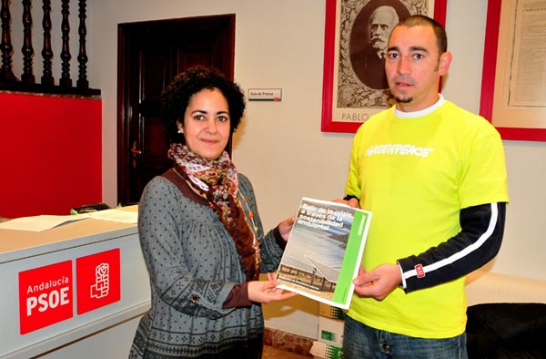 Greenpeace entrega a los partidos de Huelva sus propuestas para las próximas elecciones autonómicas