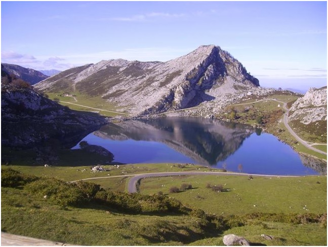 Las 10 mejores excursiones a los lagos y lagunas más hermosos de España