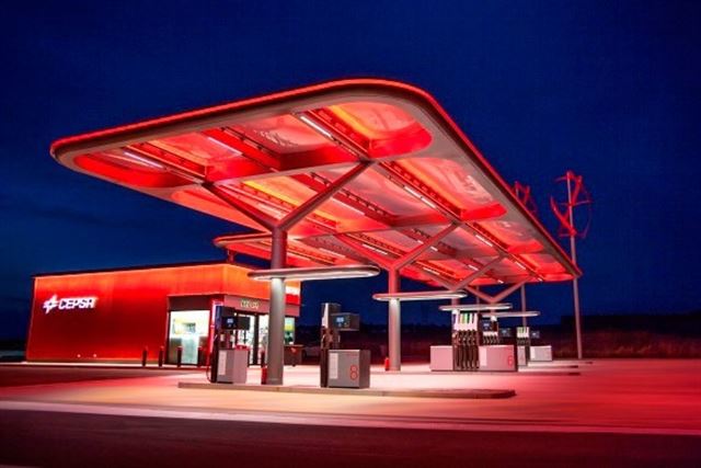 Gasolineras con energías renovables para garantizar el suministro a los coches eléctricos