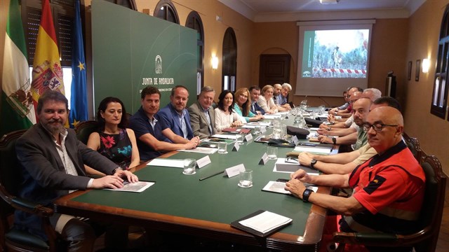 La delegada de la Junta destaca la profesionalidad y operatividad del Infoca en Córdoba