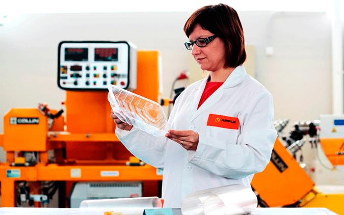 Envases biodegradables para mantecados elaborados a partir de desechos de pan