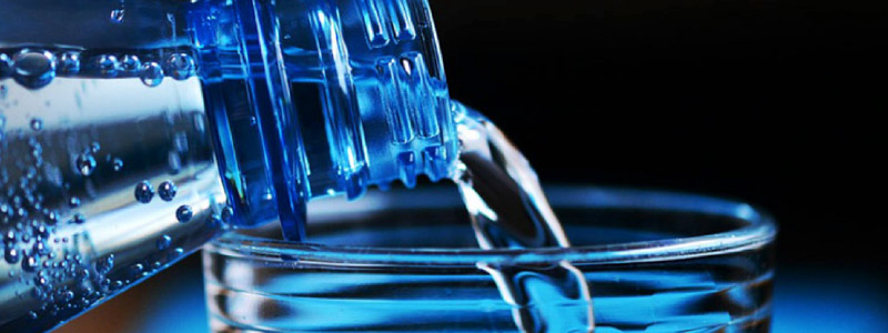 Por qué consumen los mexicanos agua embotellada