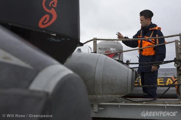 El barco de Greenpeace deja el mar de Kara ante las amenazas del uso de la fuerza de la Guardia Costera rusa