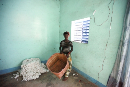 Bloomberg revela riesgo de trabajo infantil en campos de algodón de Victoria Secret en Burkina