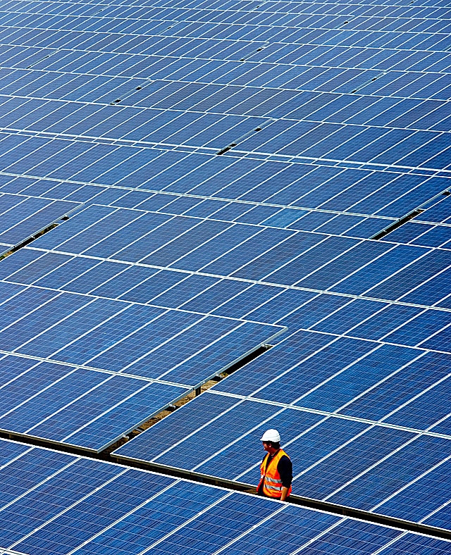 Indra e Isofotón se alían para desarrollar un seguidor solar de alta concentración