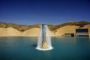 Los costes de agua desalada se reduciría un 33% el uso energías renovables