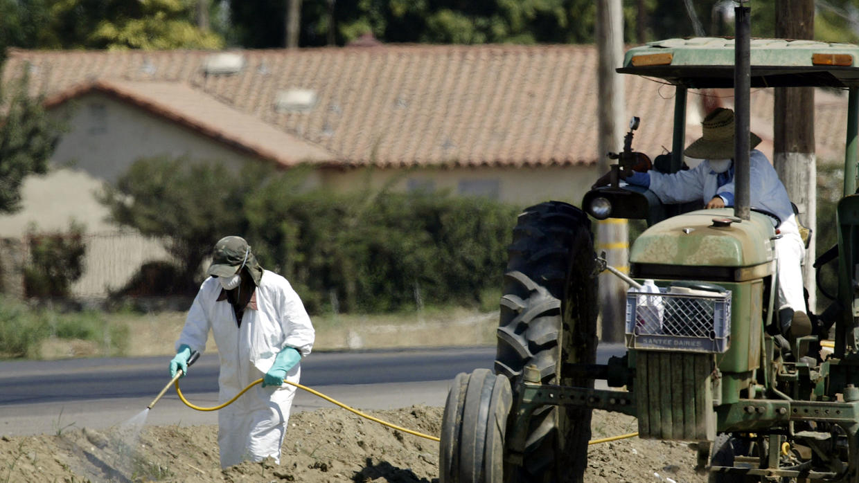 Quieren limitar el derecho de los agricultores a saber a cuáles pesticidas están expuestos