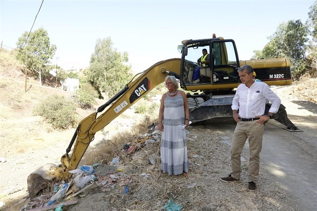 El Ayuntamiento de Málaga inicia trabajos de conservación y limpieza de residuos sólidos de arroyos de la ciudad