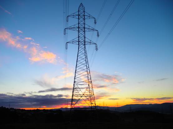 Cada familia española ‘regaló’ 300€ a las eléctricas