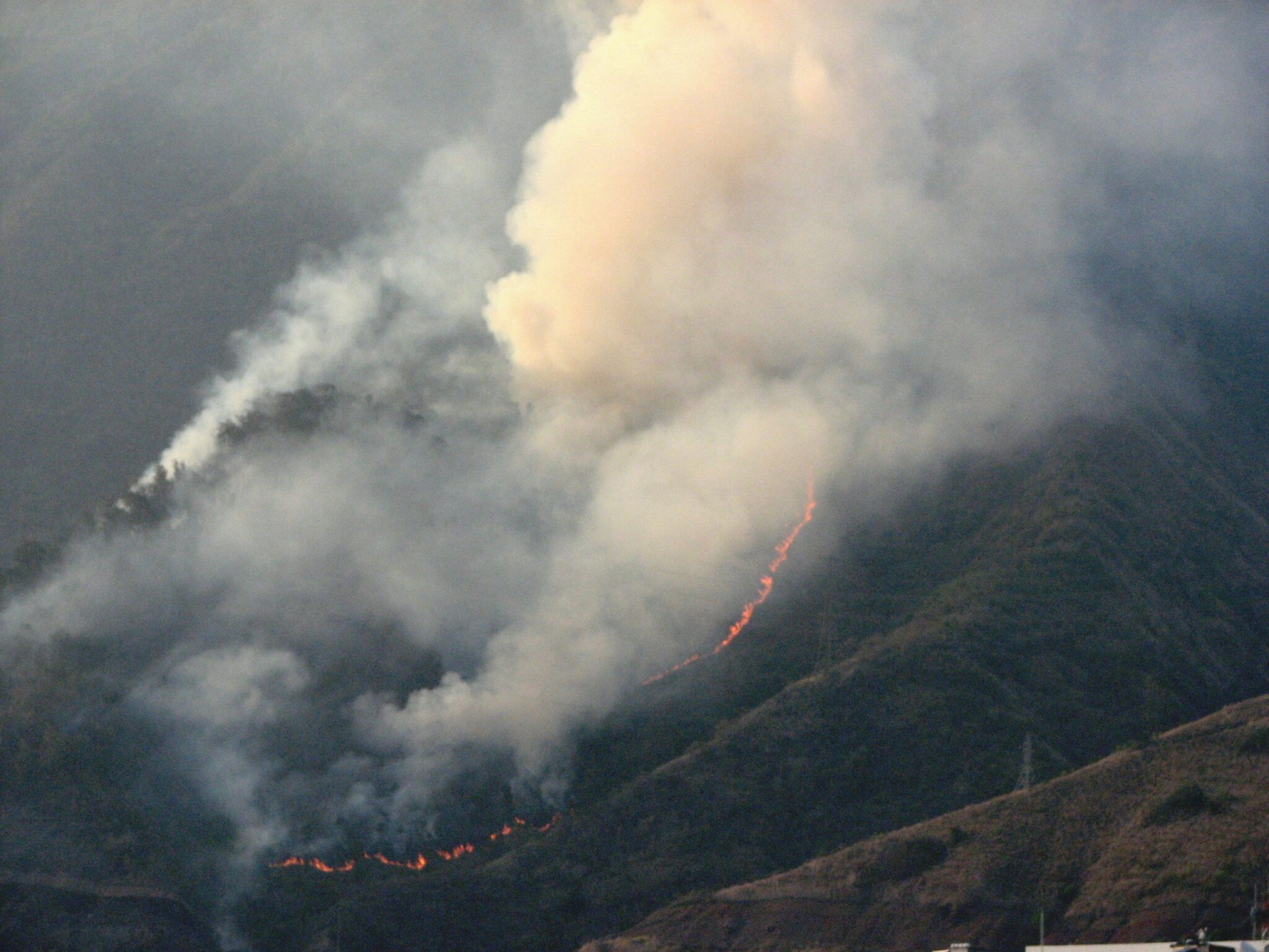 Activos tres incendios forestales en la provincia de Ourense