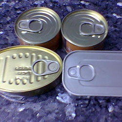 Medio Ambiente dona 5.000 latas de conservas de pescados y mariscos al Banco de Alimentos