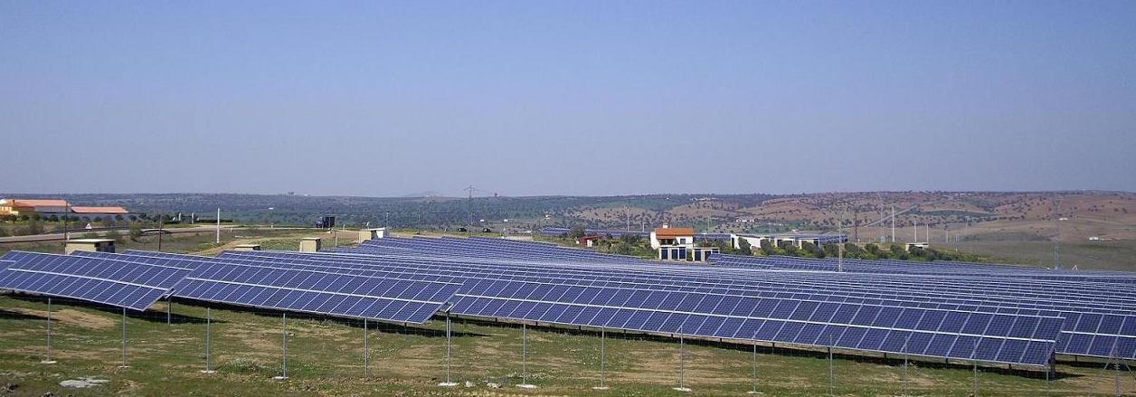 El nuevo parque fotovoltaico en Castuera permitirá abastecer de electricidad a 14.000 familias
