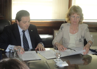 Ambiente y CONICET firmaron un acuerdo para el monitoreo de suelos