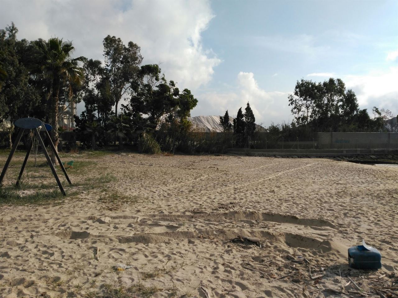 Acerinox podría haber vertido residuos en la playa