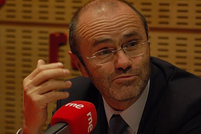 Atienza (REE) advierte de que la luz tiene que subir para pagar el coste real de la electricidad