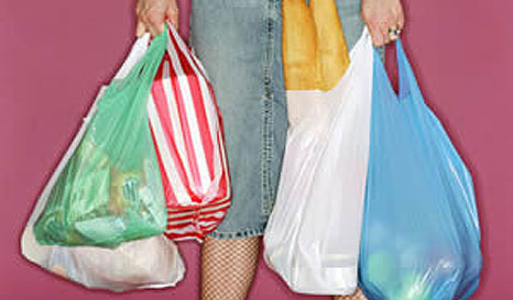 El Congreso da luz verde al proyecto de Ley de Residuos que prohibirá el uso de bolsas de plástico en 2018