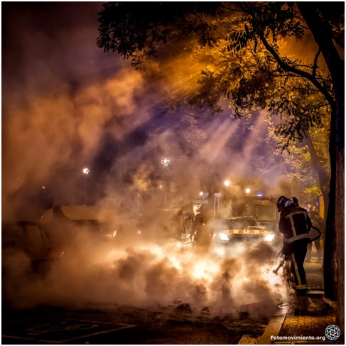 De cara al fuego y con las manos atadas