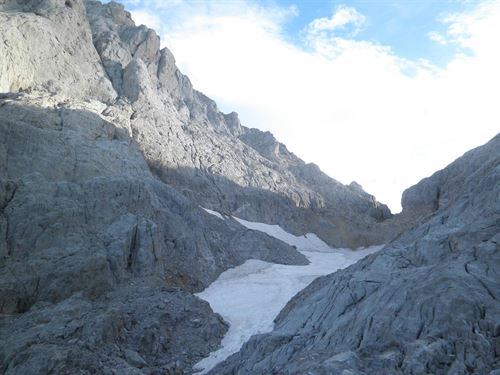 Analizan una masa de hielo en Picos de Europa para estudiar el calentamiento global