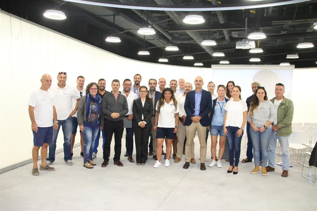 Cuatro empresas de avistamiento de cetáceos certifican su adhesión a la Carta de Calidad de Turismo de Tenerife