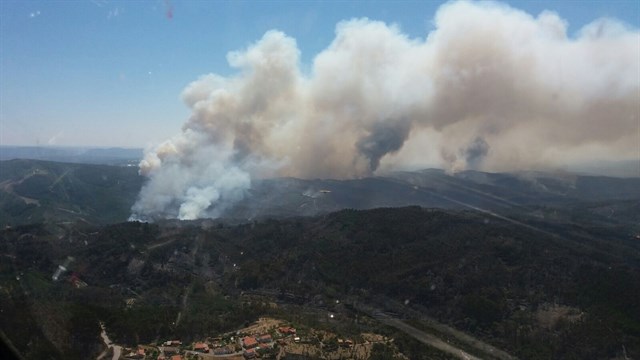 El Gobierno ha enviado este miércoles otros 4 aviones al incendio de Sertá en Portugal