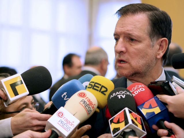 Iglesias culpa de la subida de la luz al "embalsamiento" de la etapa de los gobiernos del PP y el déficit generado