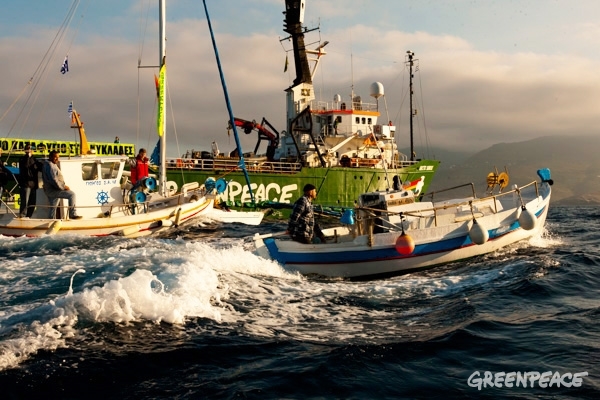 Arctic Sunrise en Grecia para defender la pesca sostenible