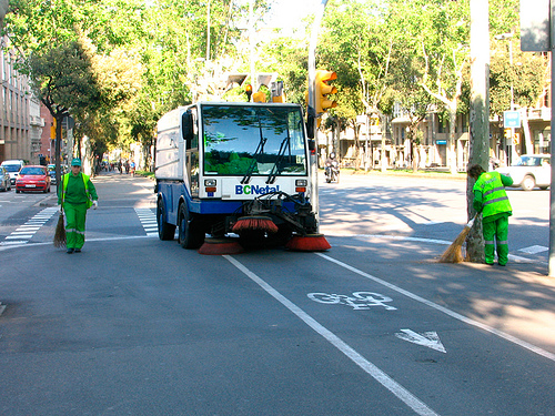 Más de 1.500 vehículos y máquinas trabajaran por una Barcelona más limpia