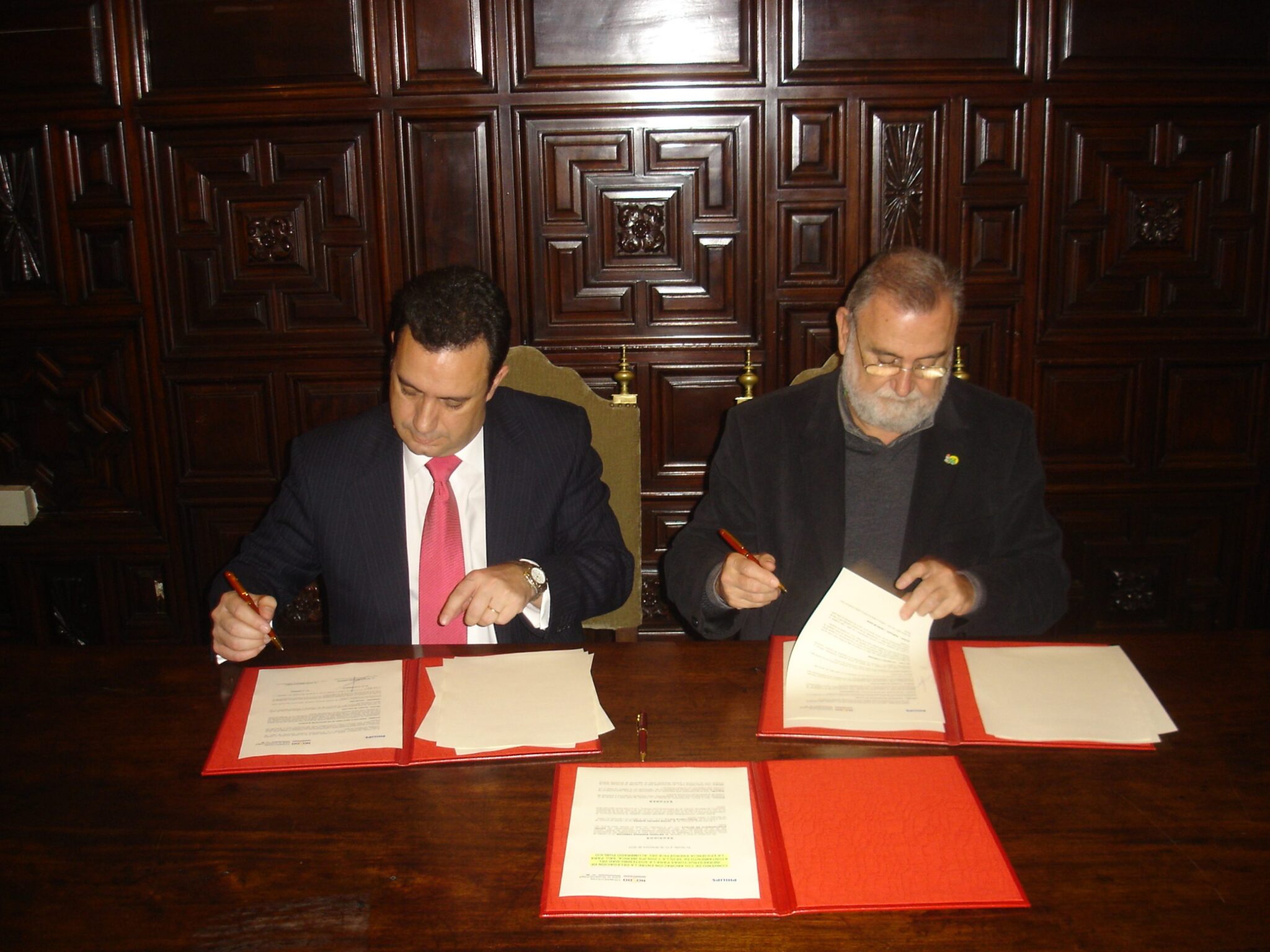 El ayuntamiento de sevilla y philips firman un convenio para impulsar la eficiencia energética