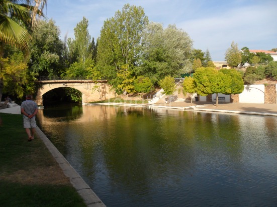 La Diputación y la Junta de Andalucía se ponen las ‘pilas’ para solventar el problema del agua en Mogón