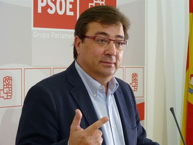 Vara pregunta a Monago si ‘no ha recibido llamadas de los inversores’ tras el ‘hachazo’ a las energías renovables