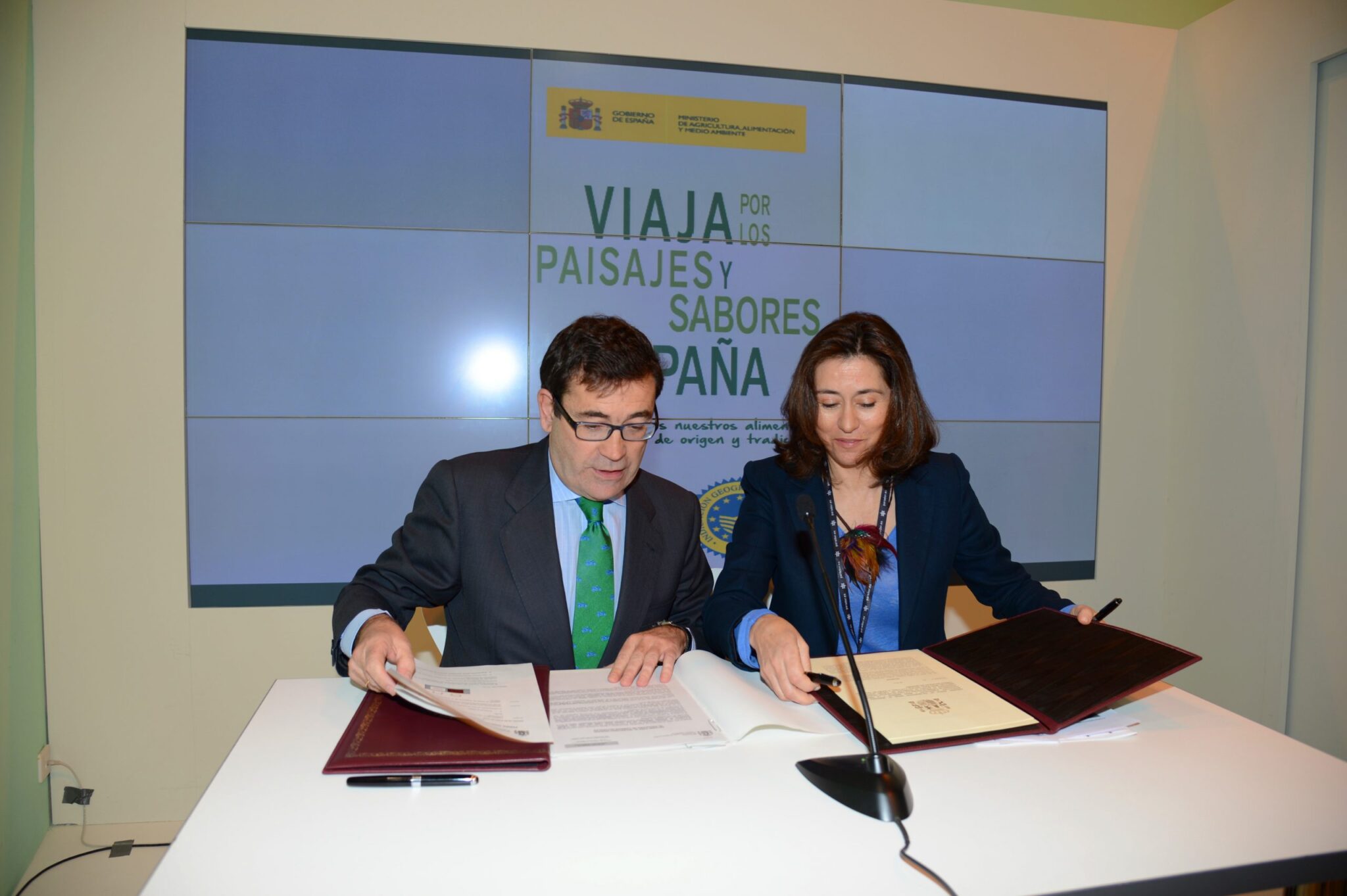 Medio Ambiente y Paradores de España promocionarán el turismo en el ámbito rural