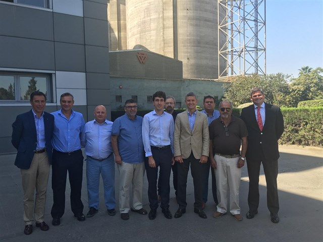 Sector cementero andaluz ofrece las fábricas de cemento para paliar el "grave" problema con el vertido de residuos