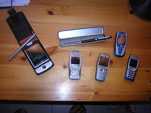 El punto limpio móvil de Cáceres recoge en un año más de 7.000 pilas