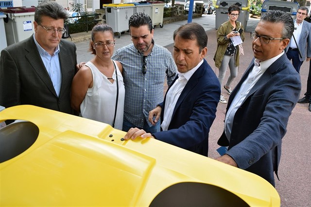 Ayuntamiento de Santa Cruz de Tenerife estrena el servicio de recogida en calles estrechas