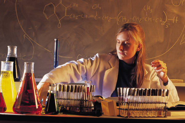 La ingeniería química ‘obligada’ a buscar fórmulas sostenibles