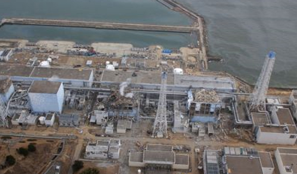 Los empleados de Fukushima-1 retiran los desechos radiactivos en torno al reactor 3