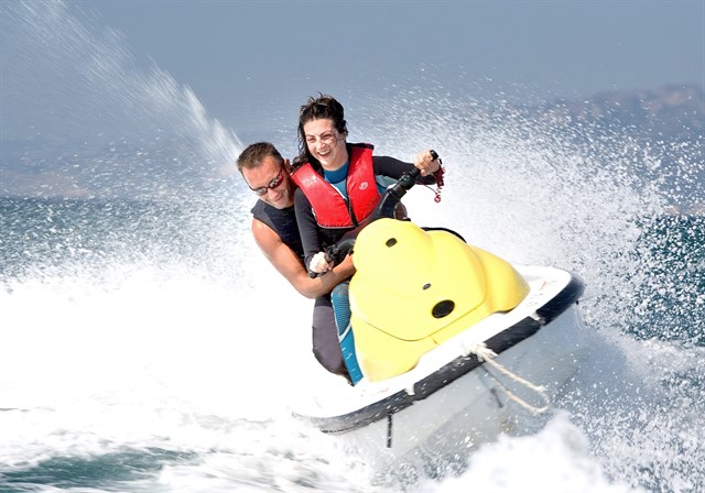 5.000 folletos de la campaña Navega en verde para fomentar un turismo náutico responsable en Ibiza